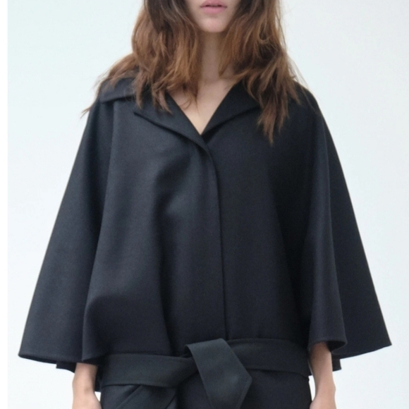 Julieta Suarez wool Jacket Lapel Cape, Size S, color Black/ Gold. - Picture 4 of 9